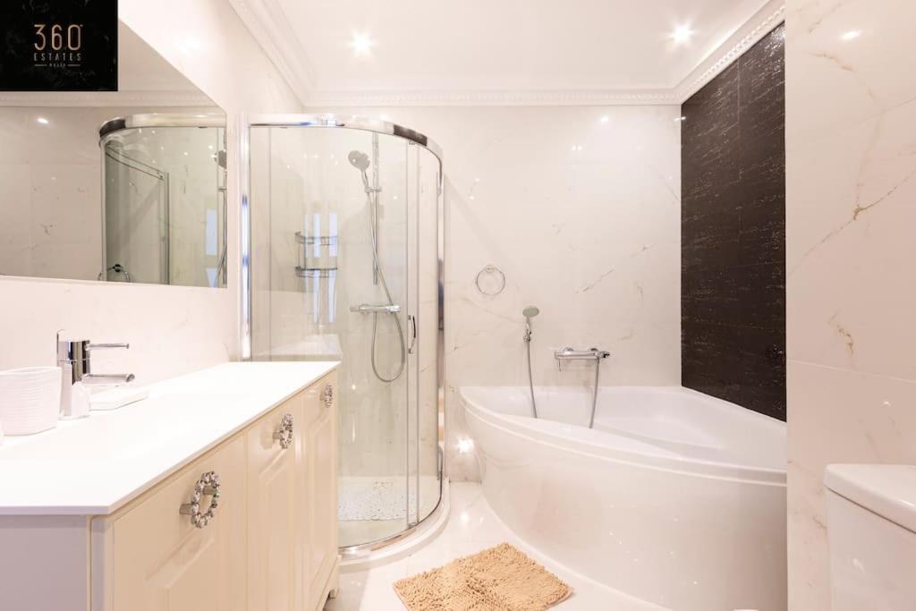 One Of A Kind, Seafront Property In St Georges Bay By 360 Estates Saint Julian's 외부 사진